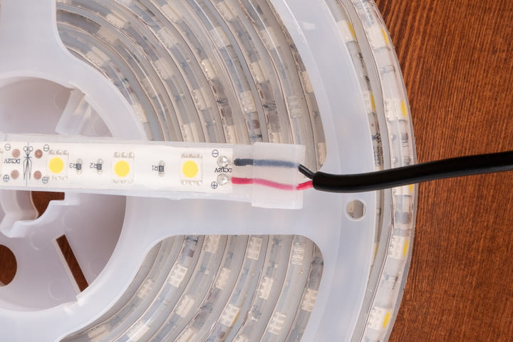 connecting LED strip to power source