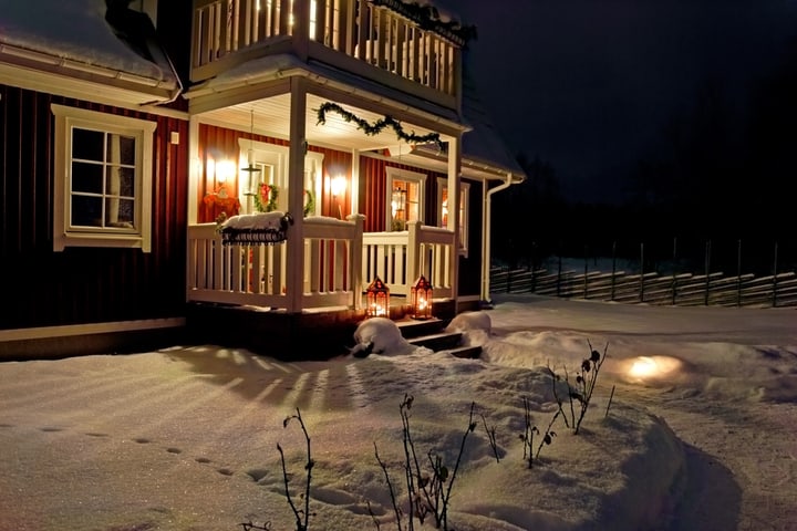 porch lights in front of the house in winter