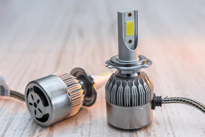 LED headlight bulb with active cooling