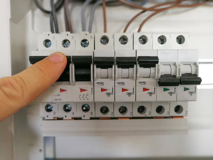 Male finger switching circuit breakers