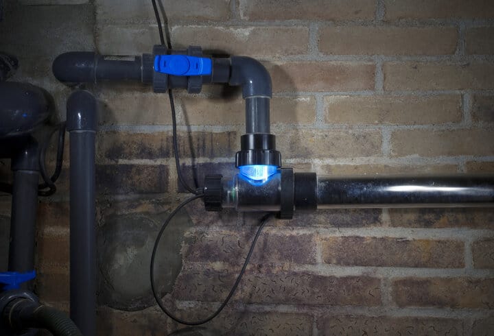 UV lamp and pipes in filtration system